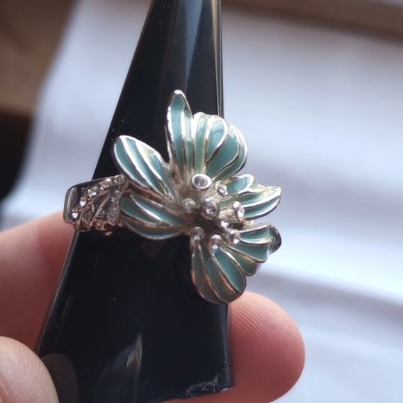 Vintage Silver mint green flower with rhinestone center ring - Picture 8 of 10
